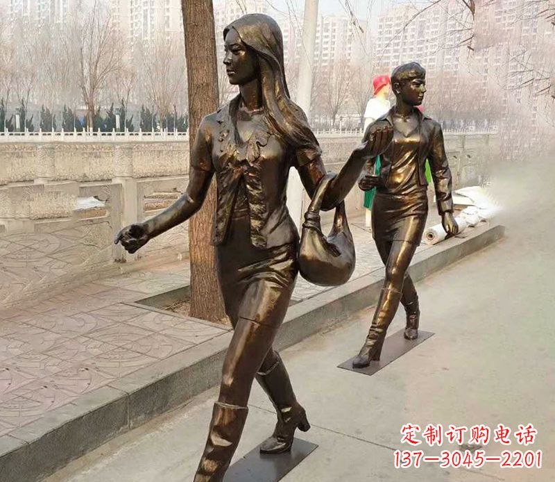 温州行走的女人街边人物铜雕