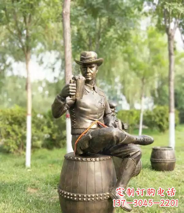 温州坐酒桶喝啤酒的牛仔铜雕