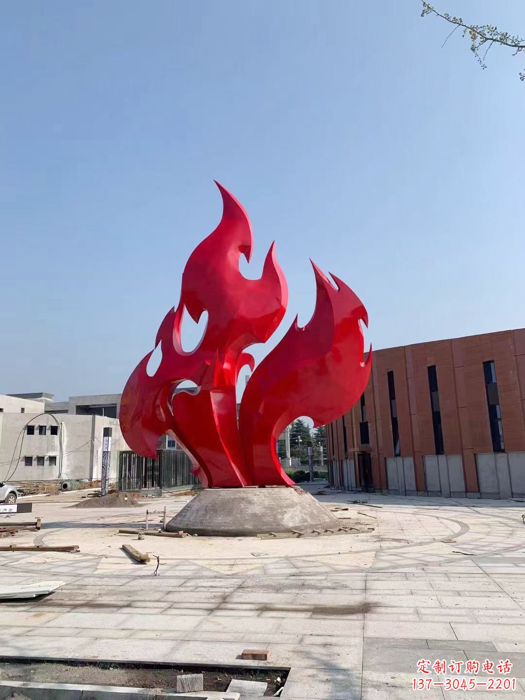 温州大学操场抽象不锈钢火苗雕塑